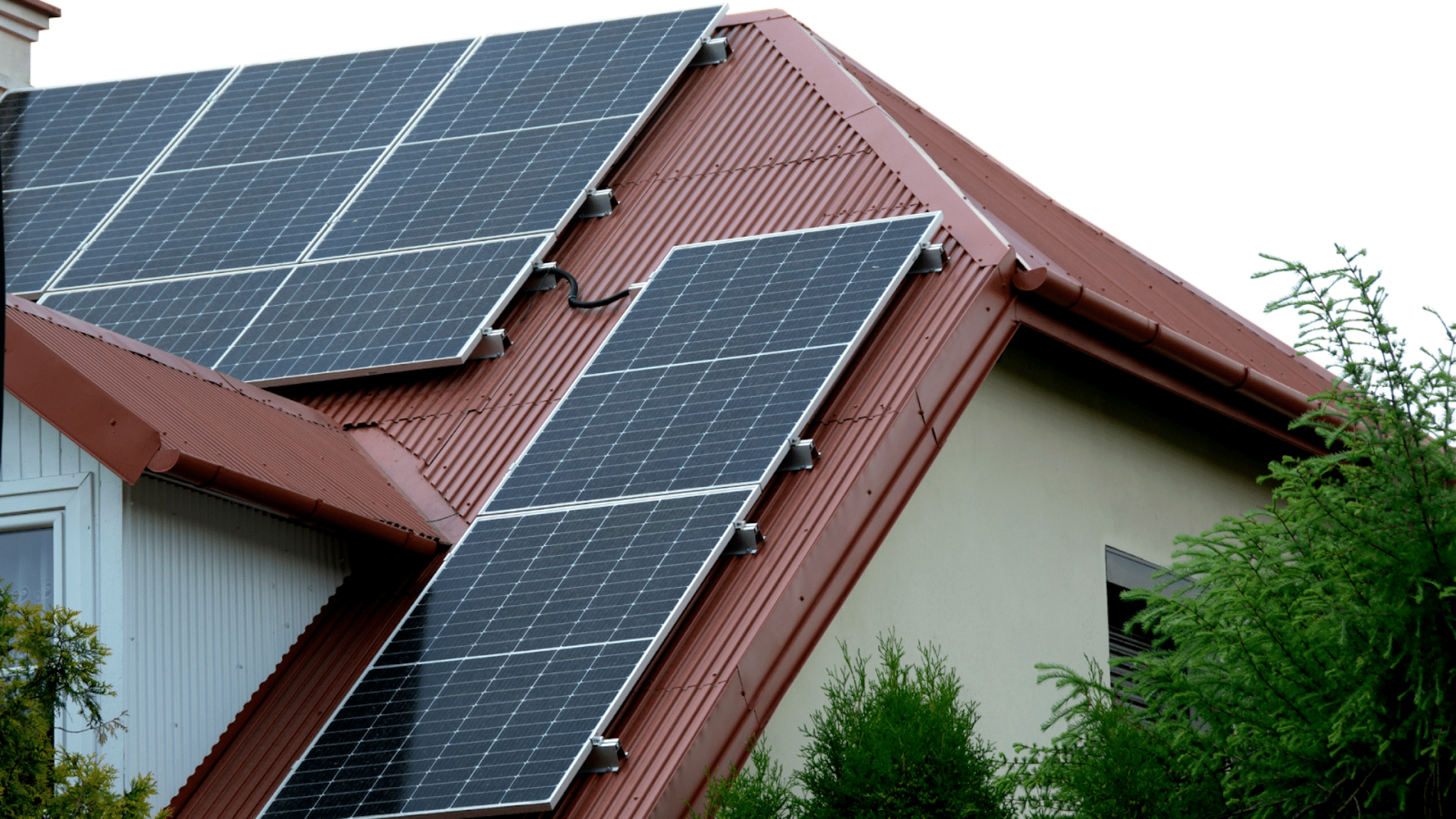 Évolution des panneaux solaires faut il remplacer les anciens modèles